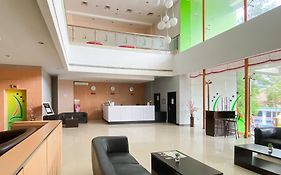 Urbanview Hotel Asyra Makassar